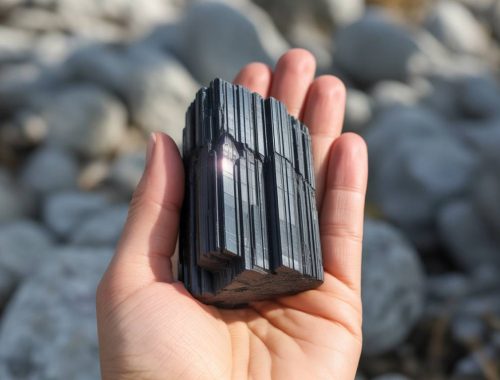 Propriétés de la tourmaline noire contre les énergies négatives